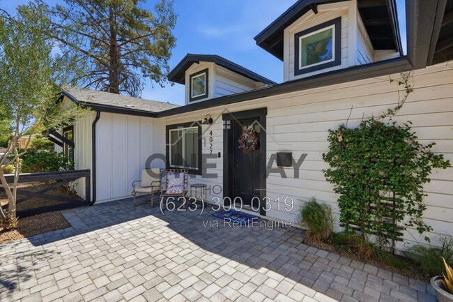 Building Photo - 4027 E Lewis Ave