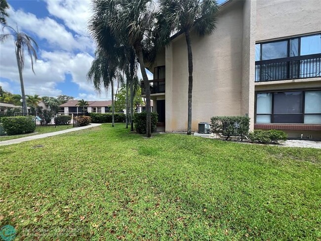 Foto del edificio - 2379 SW 15th St