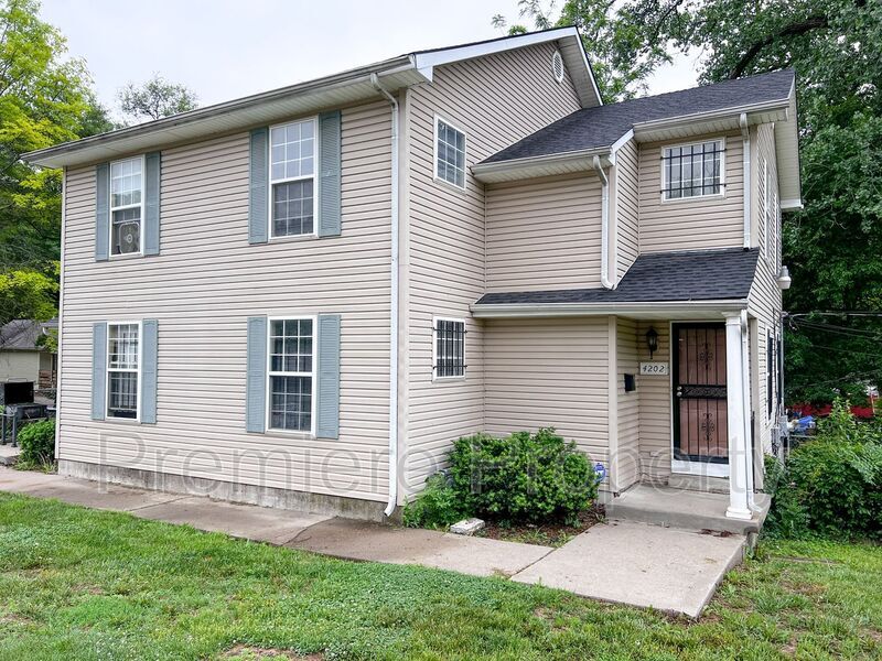 Primary Photo - 4202 Flora Ave
