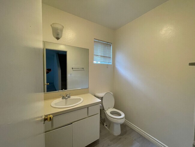 Foto del edificio - 1589 N Hill Ave