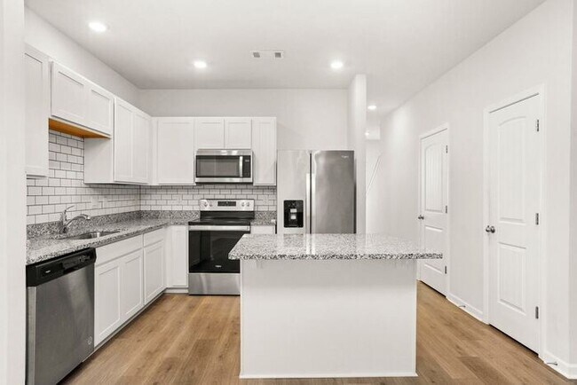 Foto del edificio - Newer Beautiful 3 Bed 2.5 Bath!