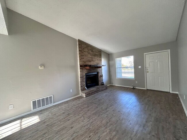 Foto del edificio - 10409 Golden Meadow Dr