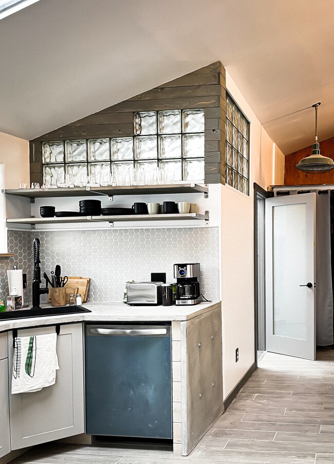 New everything in the kitchen - 2616 E Union St