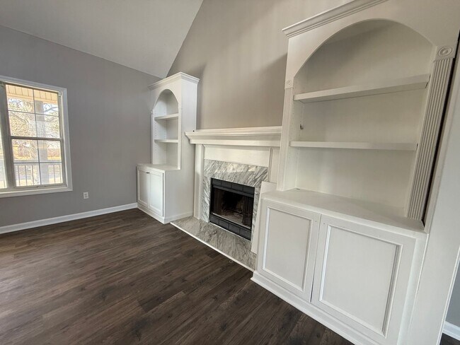 Foto del edificio - 4 Bedrooms, 3 Bathrooms with potential 5th Bedroom and Loft/Office in Euharlee! **MOVE-IN SPECIAL**