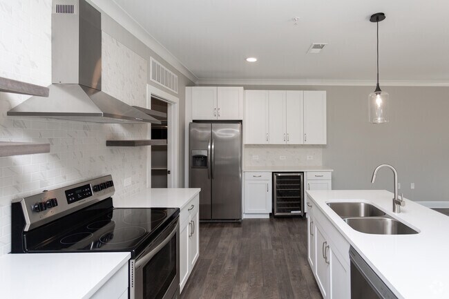 1BR, 1.5BA - 950 SF - Railyard at Midtown