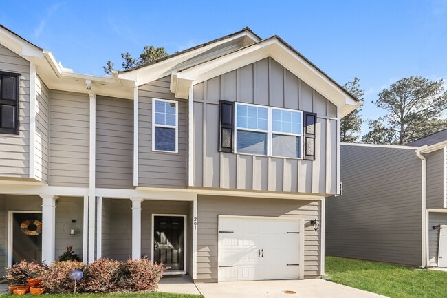 Building Photo - 201 Highwood Ln
