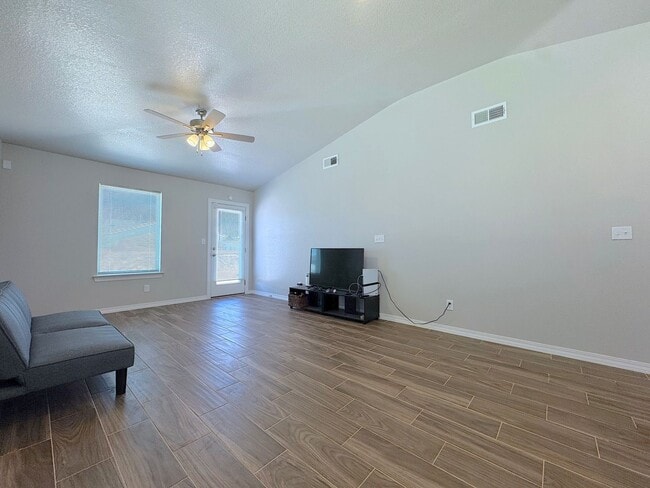 Foto del edificio - East El Paso 3 bed 2 Bath Refrig A/C!