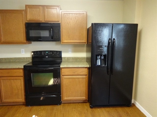 Building Photo - 9314 Silver Vis