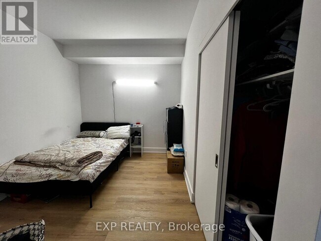 Photo du bâtiment - 929 Richmond Rd