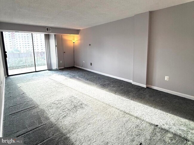 Foto del edificio - 5300 Holmes Run Pkwy
