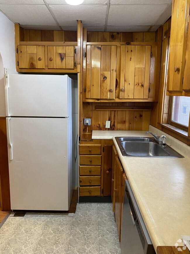 Building Photo - 527 Champlain St