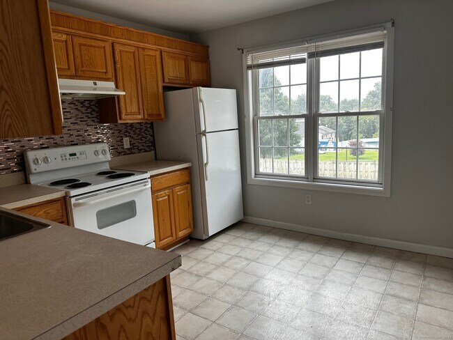 Building Photo - 44 Taft Pointe