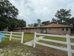 Building Photo - 208 E Rainbow Dr