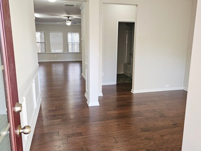 Building Photo - 864 Whisperwood Trl