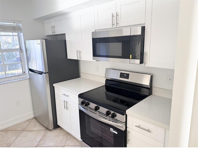 Foto del edificio - 2081 Renaissance Blvd