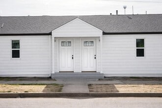 Building Photo - 521 Montagu Ave W