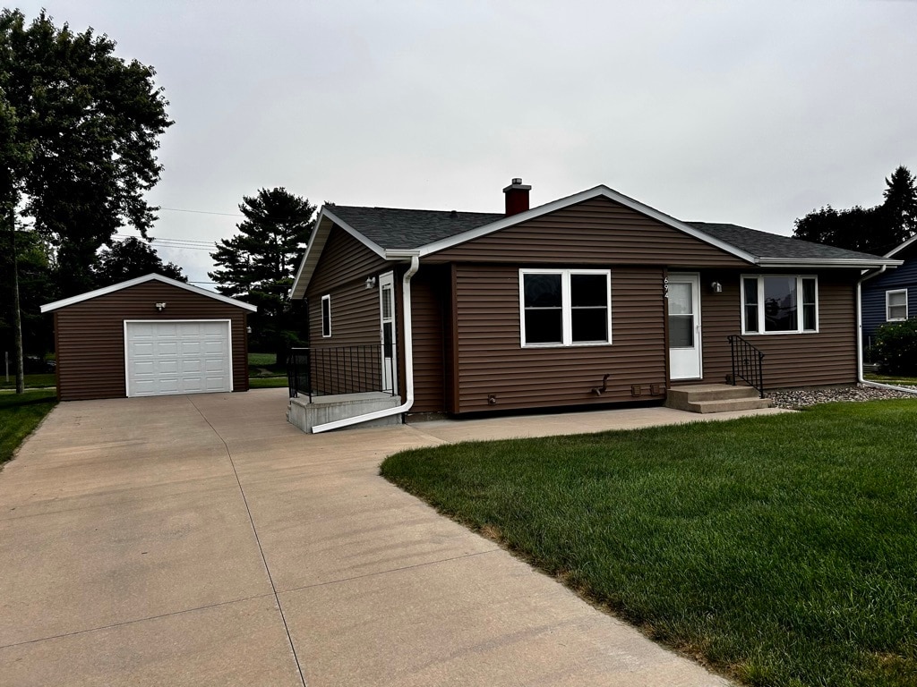 Quiet neighborhood and low-traffic street - 694 Tilson St N