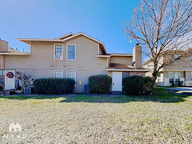 Building Photo - 2214 Creekside Ln