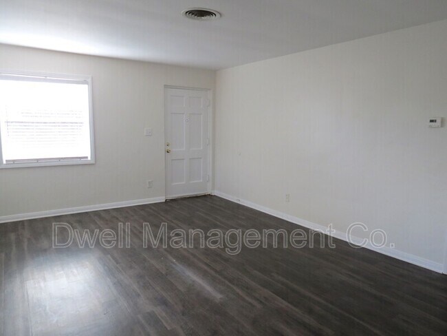 Foto del edificio - 8240 Lincoln St