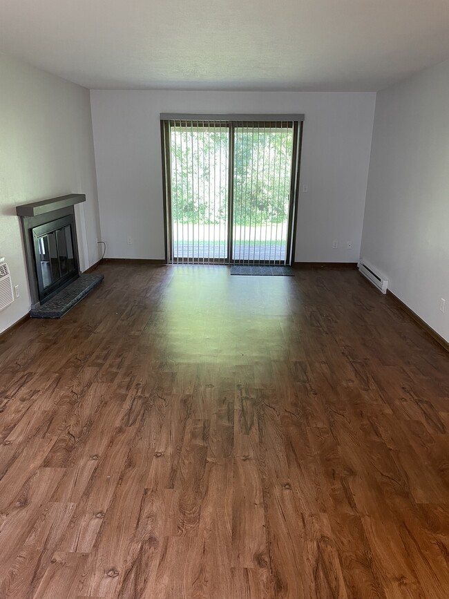 Living room - 4083 Applewood Ln