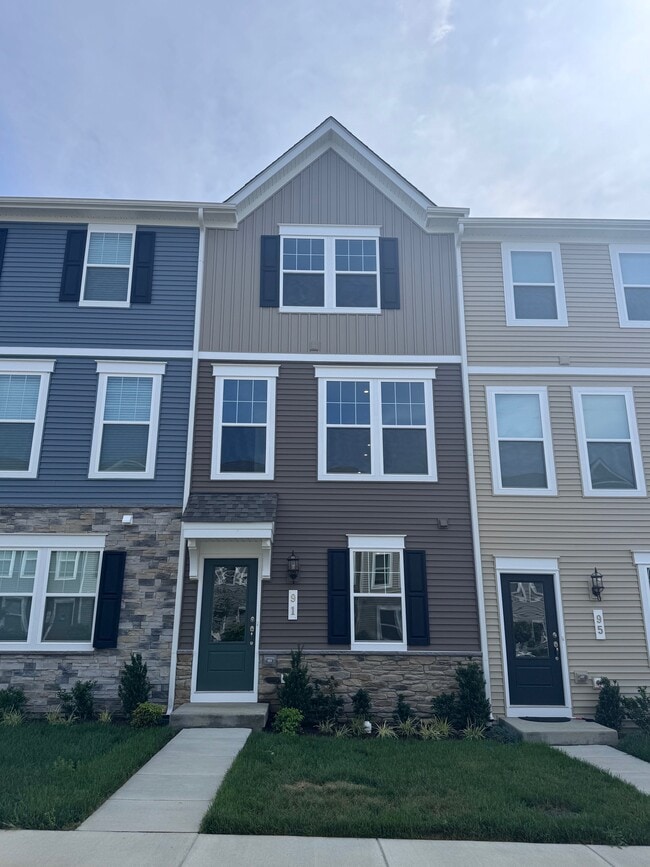 Beautiful new town house! - 91 Anthem St