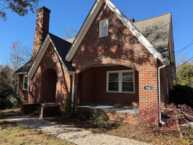 Foto del edificio - Spacious 3 Bedroom in Reidsville with an Office- Newly Renovated - Lawncare Included!