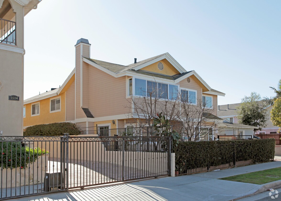 Foto del edificio - The 207th Street Apartments