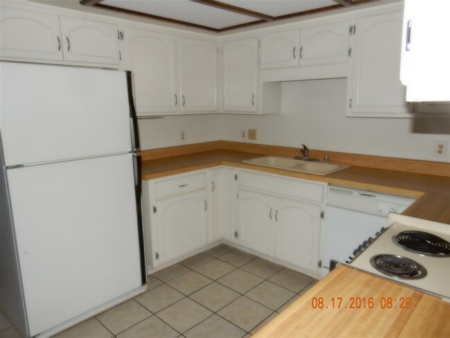 Building Photo - 2045 S 14th Ave