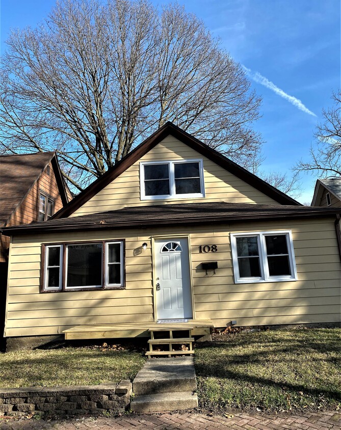 Primary Photo - 108 S Lynn St