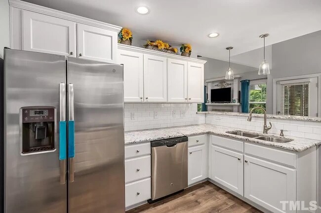 Foto del edificio - 70 Thunder Ridge Dr