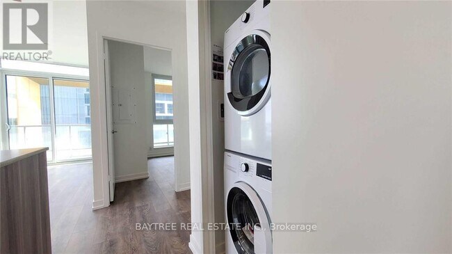 Photo du bâtiment - 5 Buttermill Ave.