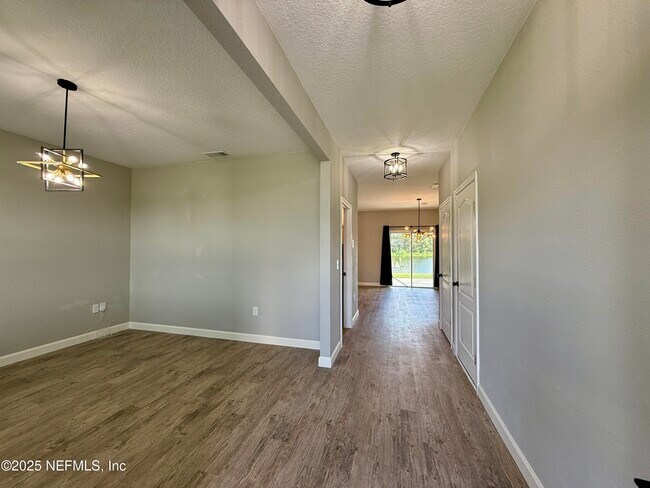 Foto del edificio - 2200 Pebble Point Dr