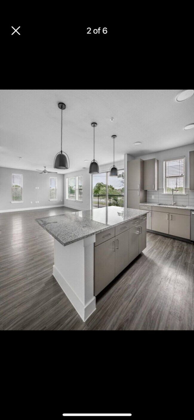 Foto del edificio - 1Bed/1Bath Garage Parking + Washer/Dryer -...