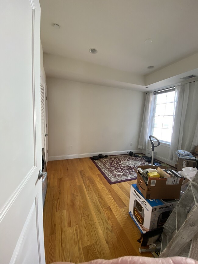 1 bedroom - 832 S 2nd St