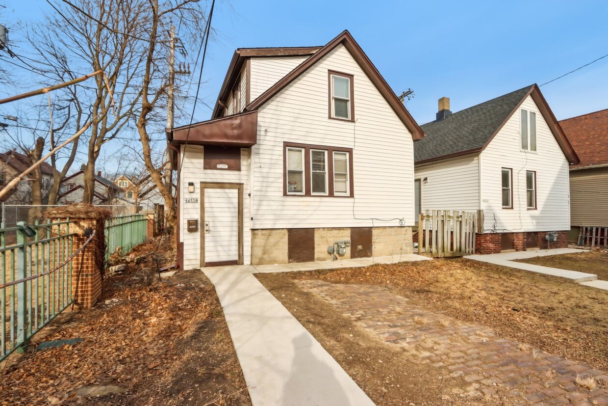 Foto principal - 1653 N Arlington Pl