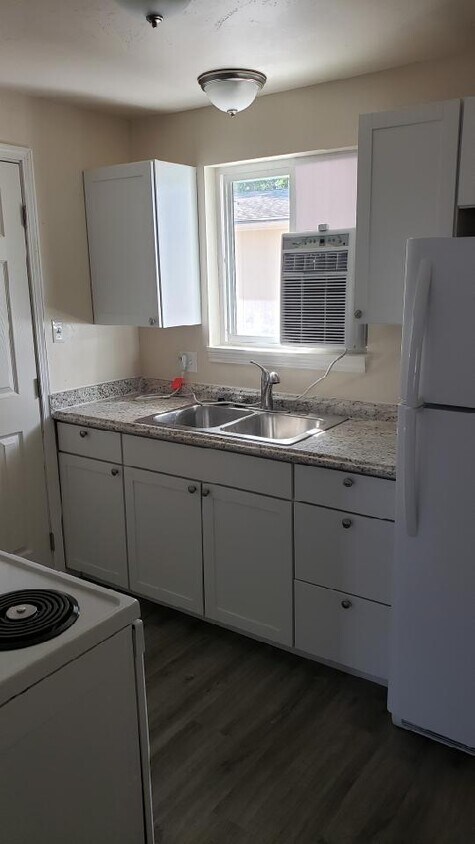 Foto principal - 409 2nd Ave E
