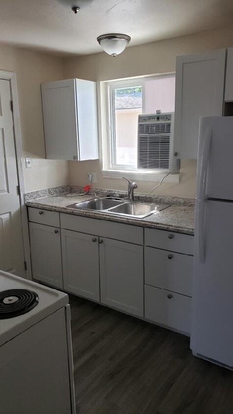 Primary Photo - 409 2nd Ave E