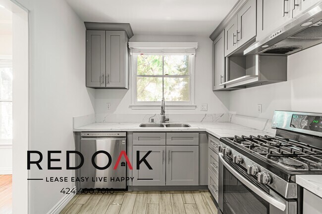 Foto del edificio - ~1 Month FREE~ Incredible Two Bedroom Feat...