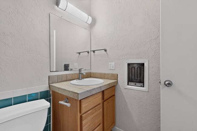 Building Photo - Cloverleaf Apartments