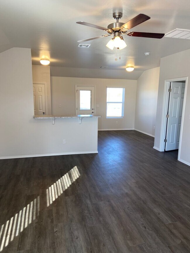 Building Photo - Coming Soon! Pre-Lease This Beautiful 3-Bedroom, 2-Bath Home in Chisholm Creek