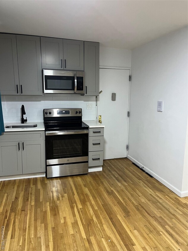 Primary Photo - 30 Archer Ave