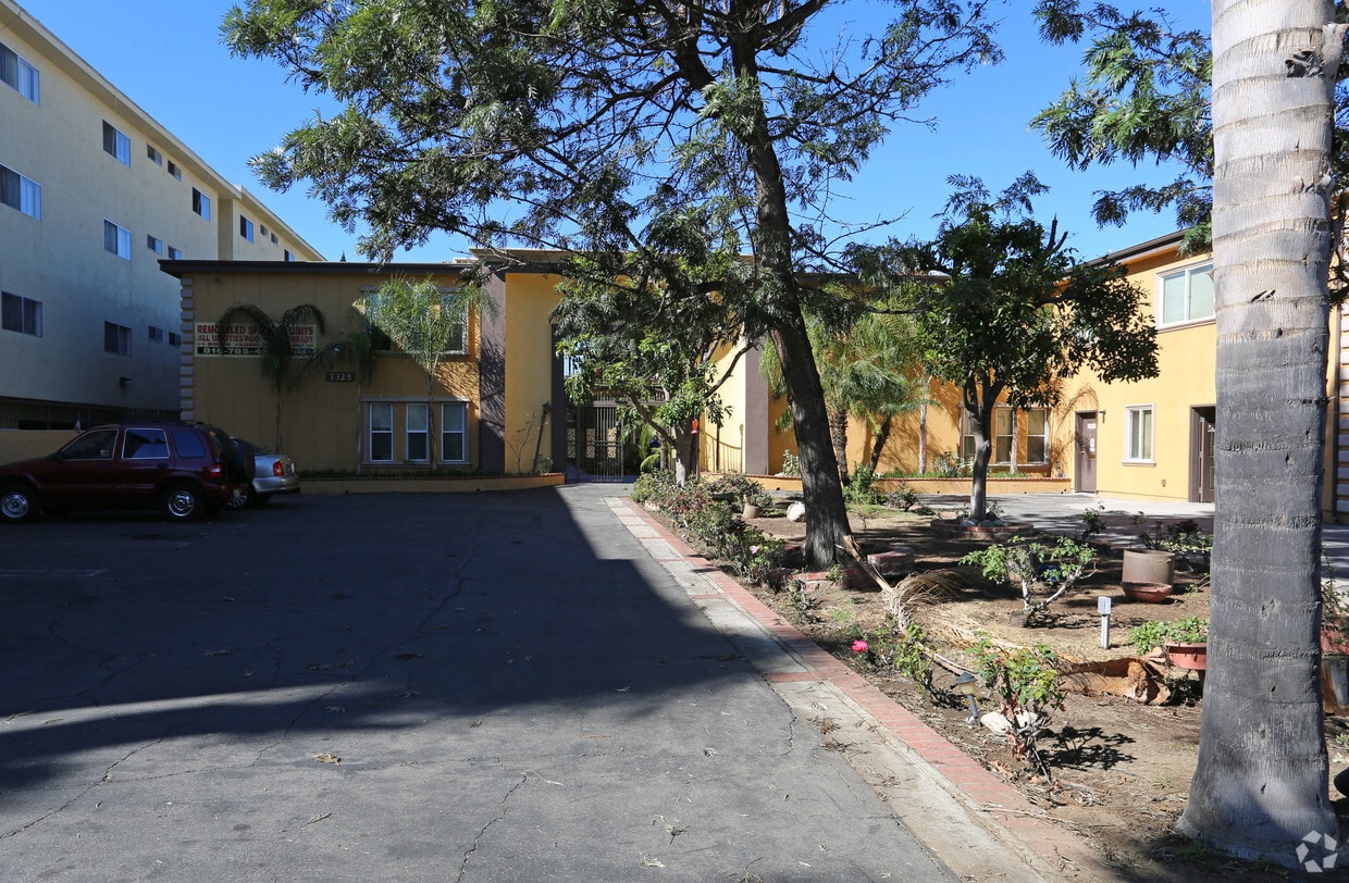 Building Photo - Fountain Apartments