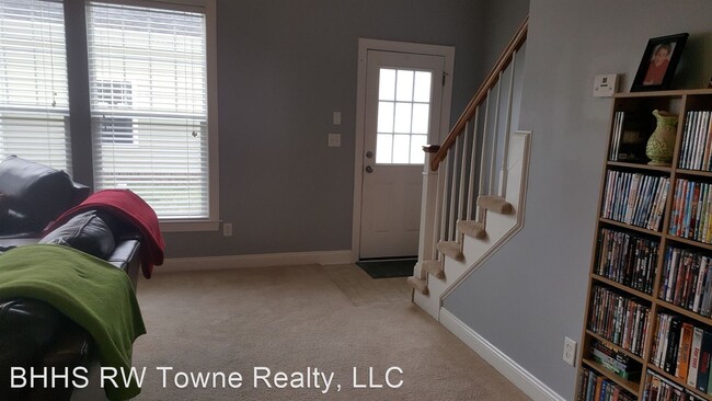 Building Photo - 3 br, 2.5 bath House - 3105 Conservancy Drive