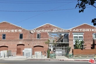 Building Photo - 527 Molino St