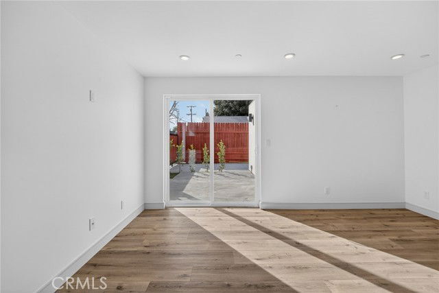 Foto del edificio - 7332 1/2 Owensmouth Avenue, Los Angeles, CA 91303 - 3 BR 3 BA house
