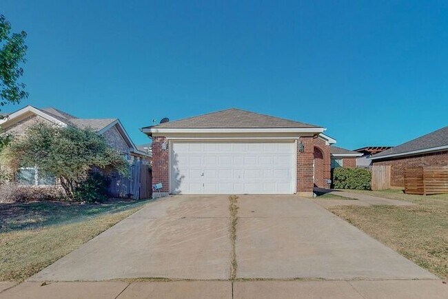 Building Photo - 3 bedrooms, 2 bath Brick Trail Lake Estate...