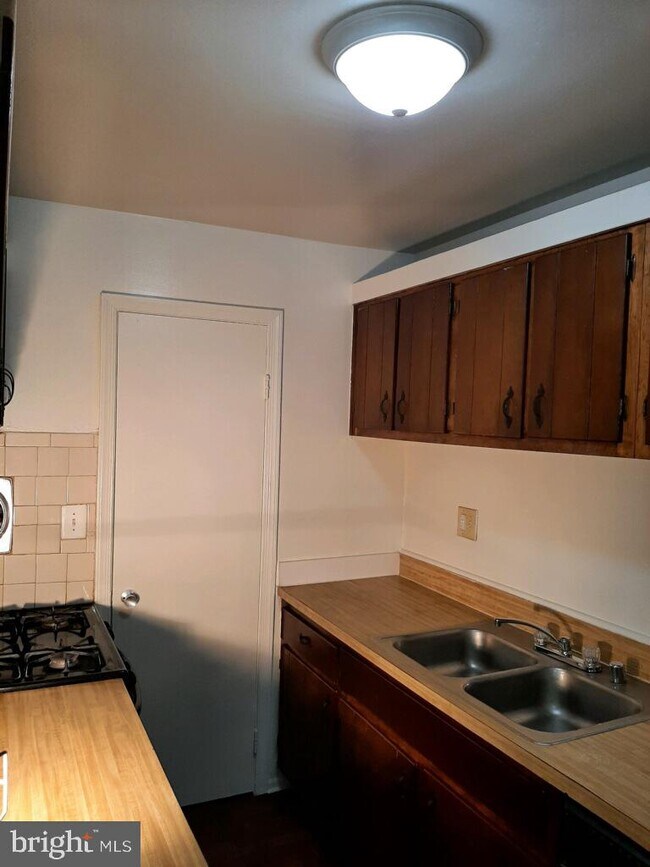 Building Photo - 5507 Karen Elaine Dr