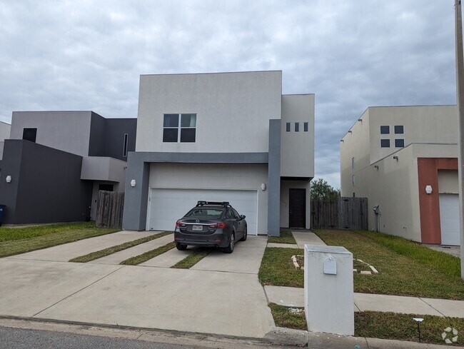 Building Photo - 5211 Shalom Dr