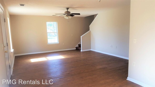 Building Photo - 4 br, 2 bath Room For Rent - 11 University Pl
