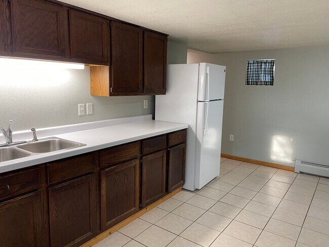 DISPONIBLE JUNIO - Unidad 3 - Apartamento con jardín - 1210 E 2nd St